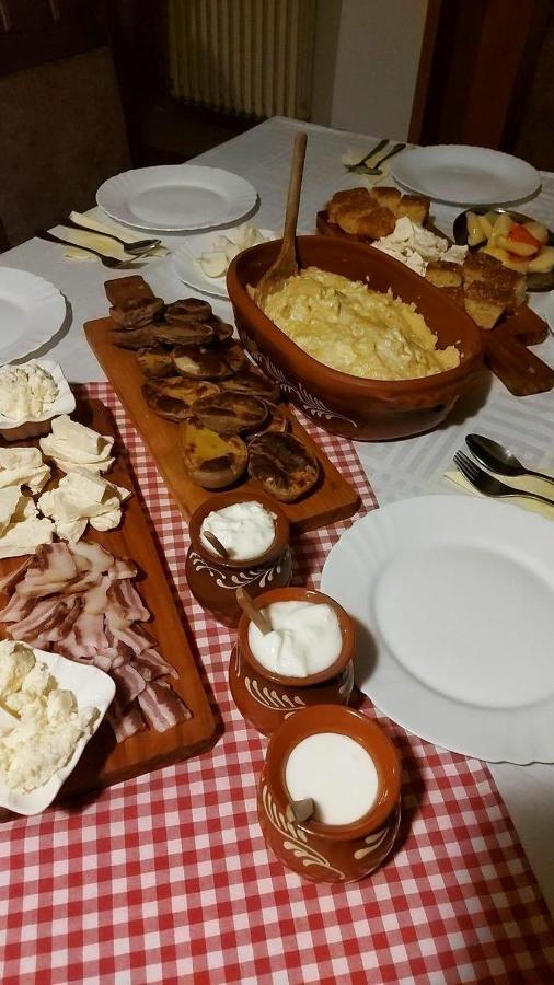 Domacinstvo Bakic Konuk evi Irig Dış mekan fotoğraf
