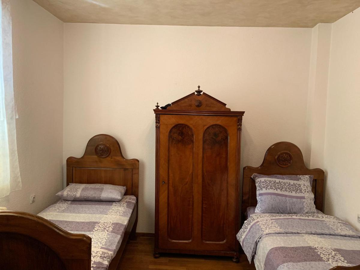 Domacinstvo Bakic Konuk evi Irig Dış mekan fotoğraf