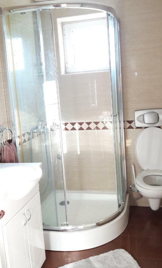 Domacinstvo Bakic Konuk evi Irig Dış mekan fotoğraf