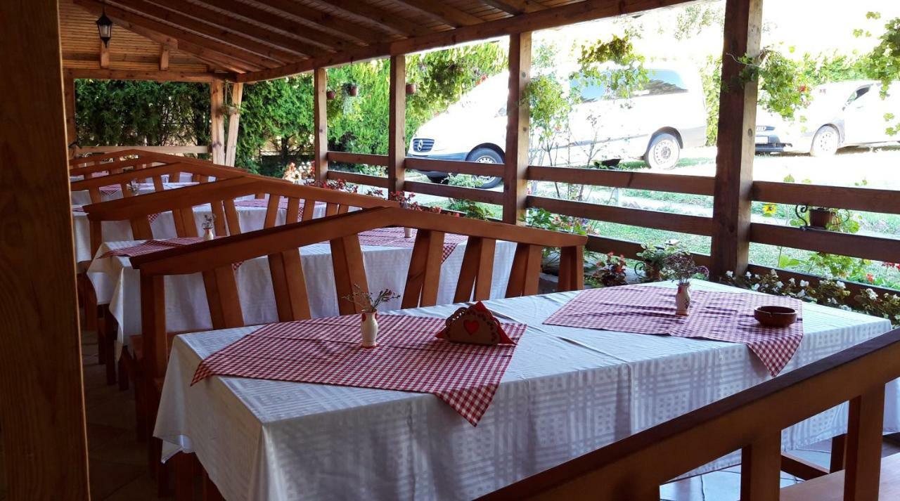 Domacinstvo Bakic Konuk evi Irig Dış mekan fotoğraf